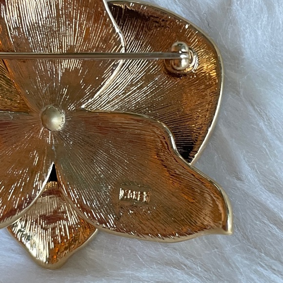 Vintage Monet Purple Enamel Orchid Gold Tone Brooch - Picture 5 of 8